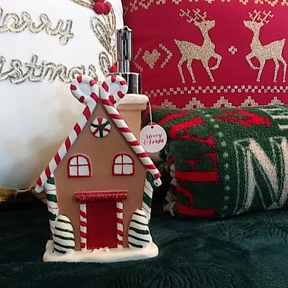 New! GingerBread Home Christmas Decor Hand Soap or lotion Dispenser - Picture 1 of 16